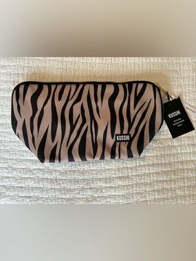 NWT Kusshi Signature Makeup Bag Tan/Blk Zebra Print Fuschia Lining Gold Hardware